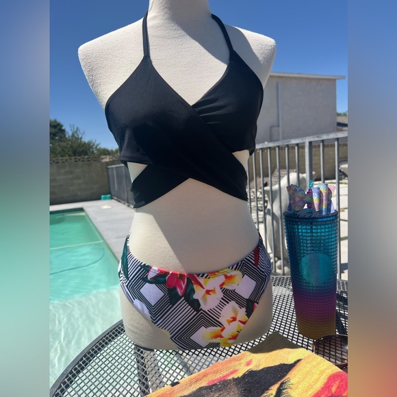 🔥🔥Two pieces Floral Print Swimsuit With Wrap Around Top - Picture 2 of 7